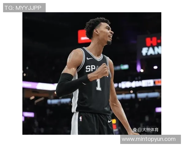 文班亚马31+14+4+3+6破队史纪录！榜眼闪烁抢风头，马刺轻取篮网